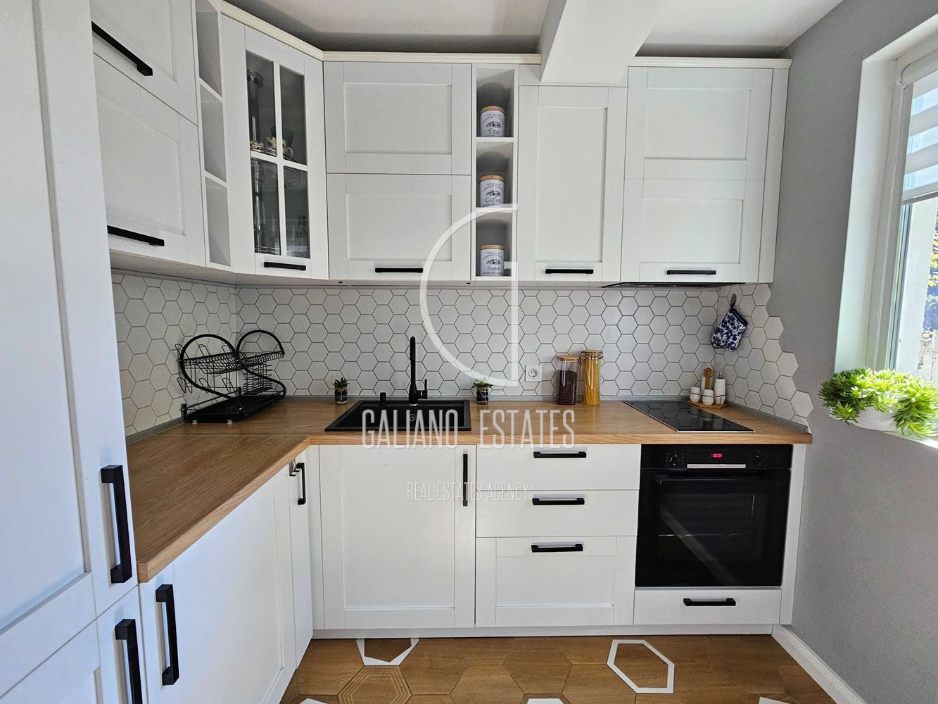 Уникален тристаен апартамент в кв. Изток - 0