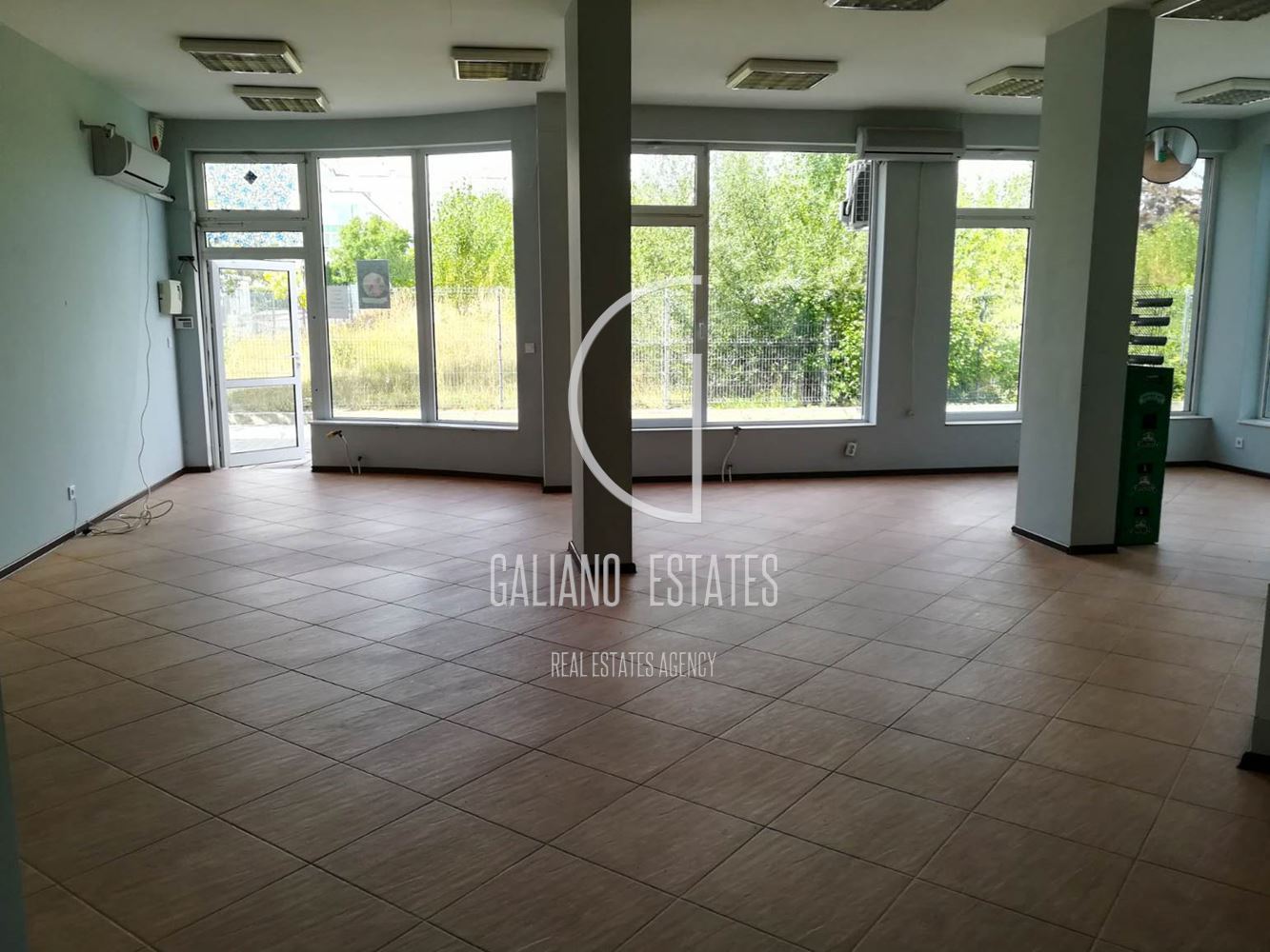 Търговско помещение до УНСС-0 Търговско помещение до УНСС - 0