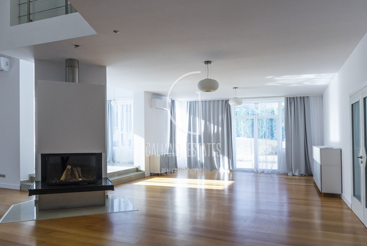 Прекрасна къща с басейн в затворн комплекс - 0