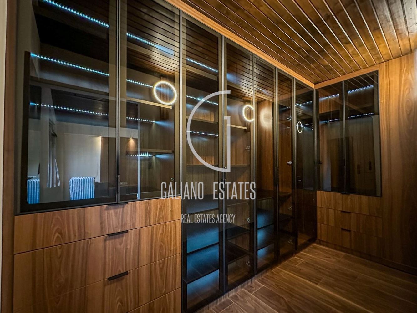 Четиристаен апартамент в кв. Изток-0 Четиристаен апартамент в кв. Изток - 0