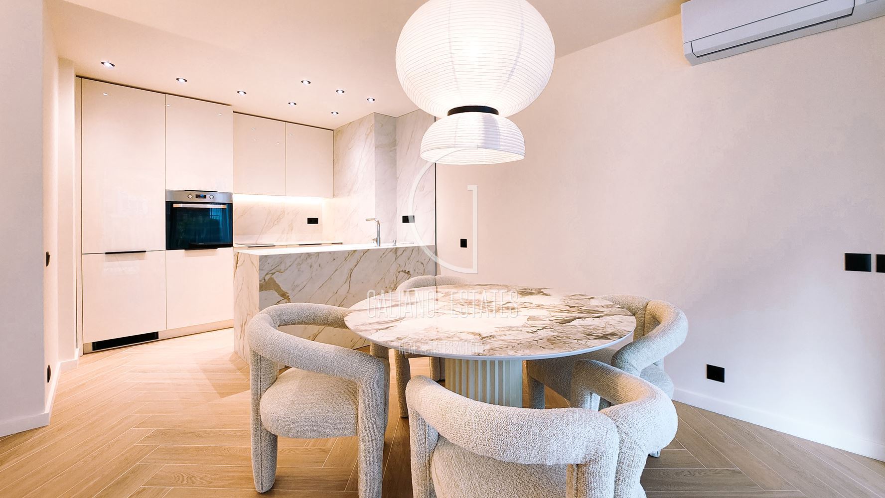 Уютен, модерен апартамент в луксозна сграда - 0