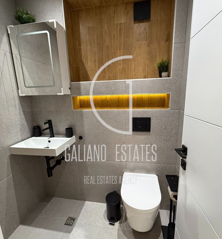 Луксозен четиристаен апартамент в Център - 0