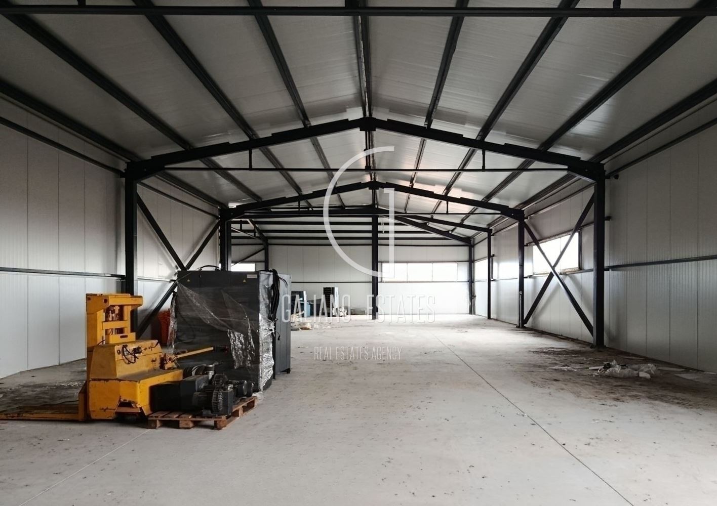 Функционален индустриален имот с офисна част и двор – Божурище - 0