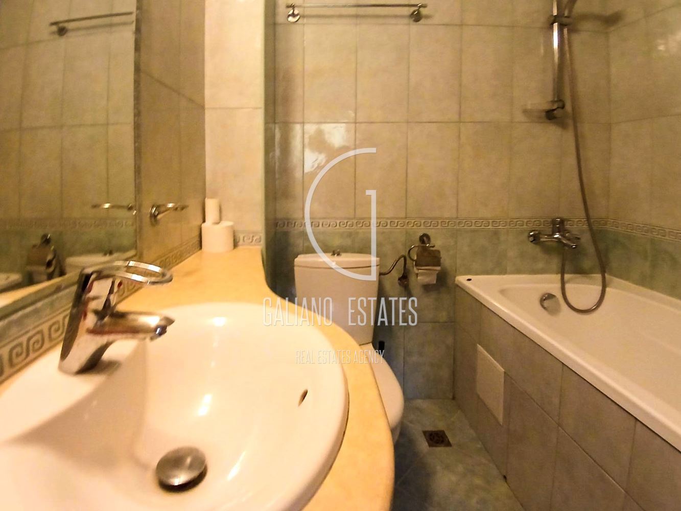 Просторен тристаен апартамент с гараж в кв. Витоша - 0