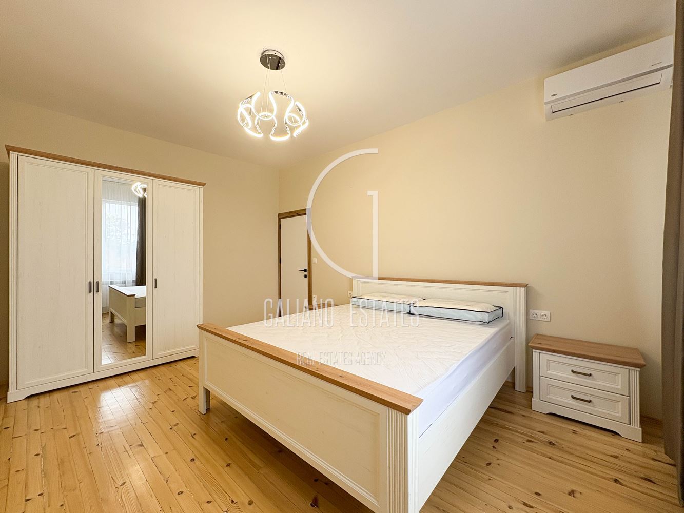 Напълно реновиран апартамент до НДК-0 Напълно реновиран апартамент до НДК - 0