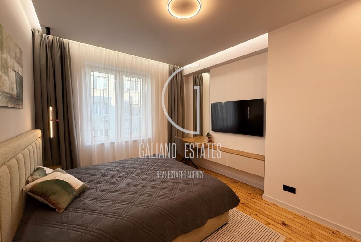 Луксозен четиристаен апартамент в Център - 0