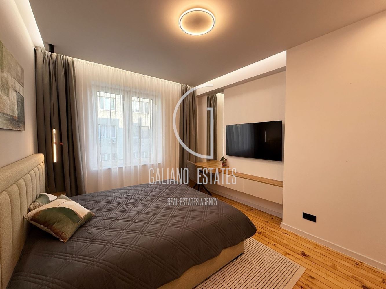 Луксозен четиристаен апартамент в Център - 0