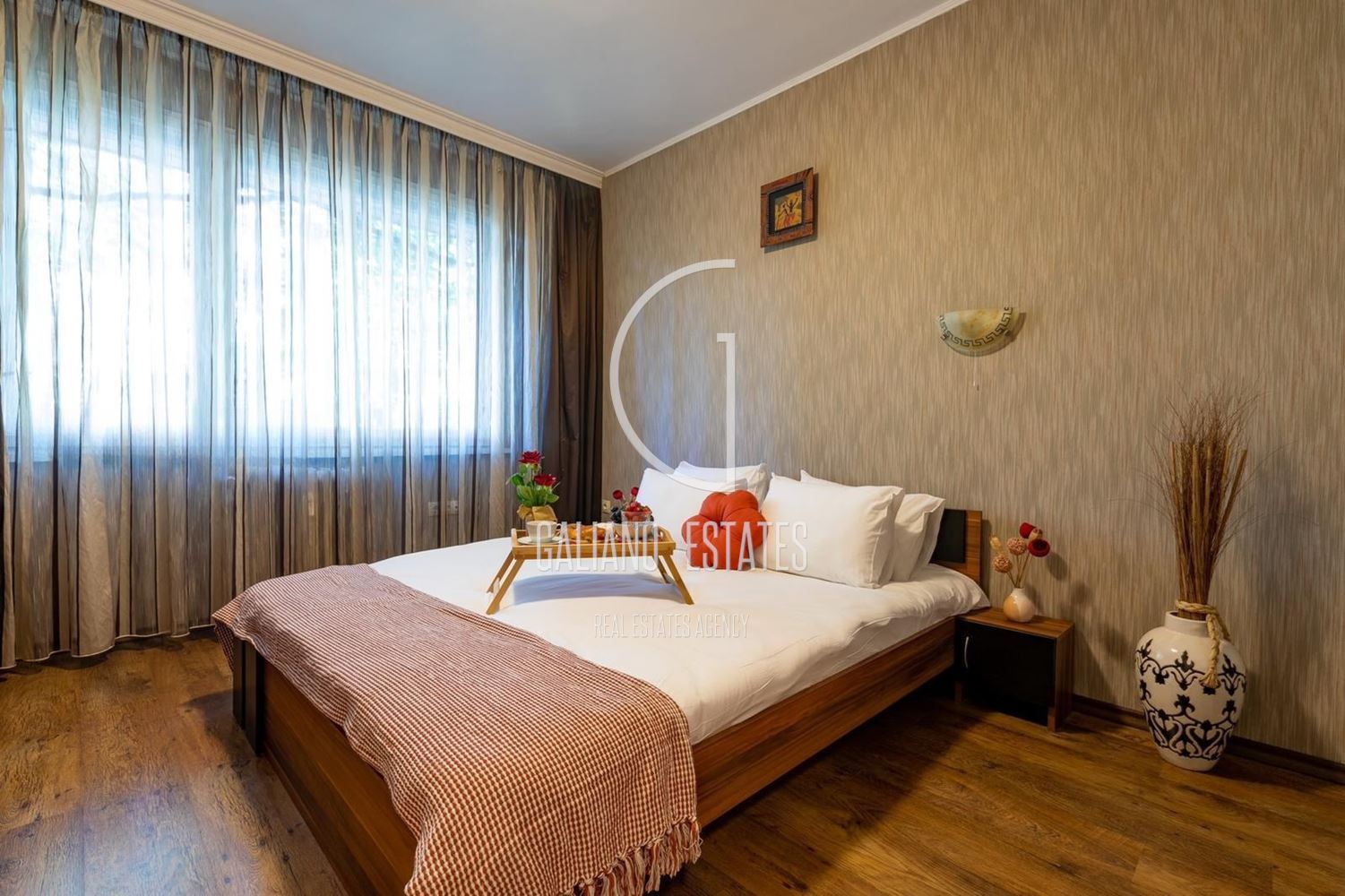 Уютен тристаен в идеален Център - 0