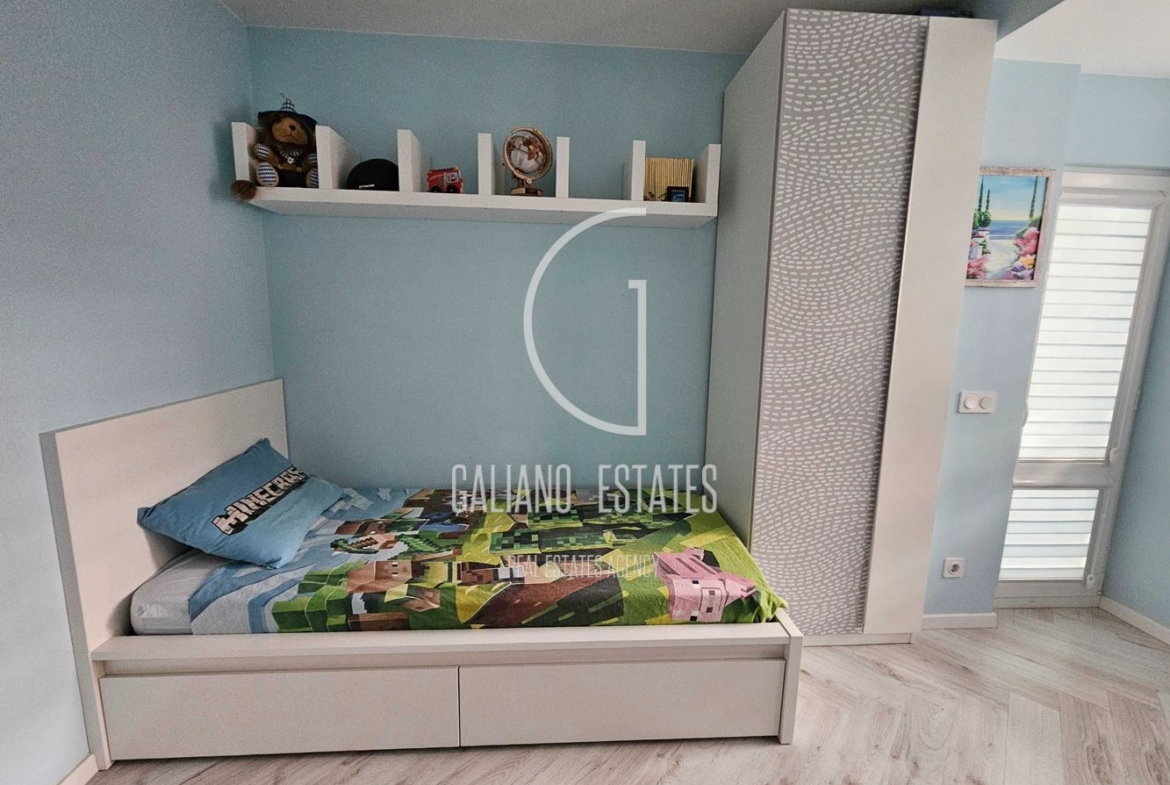 Уникален тристаен апартамент в кв. Изток - 0