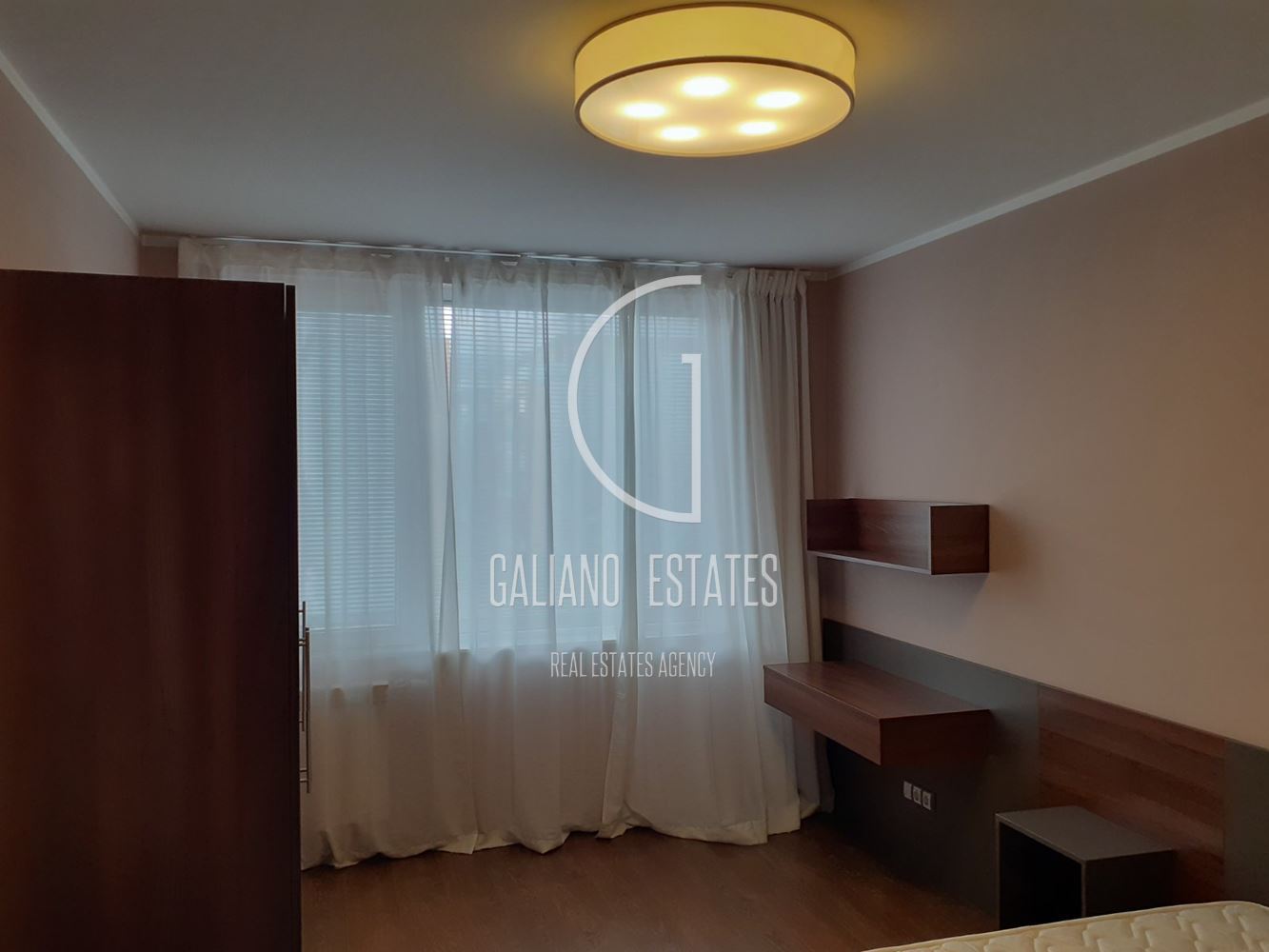 Уютен тристаен апартамент до УНСС - 0