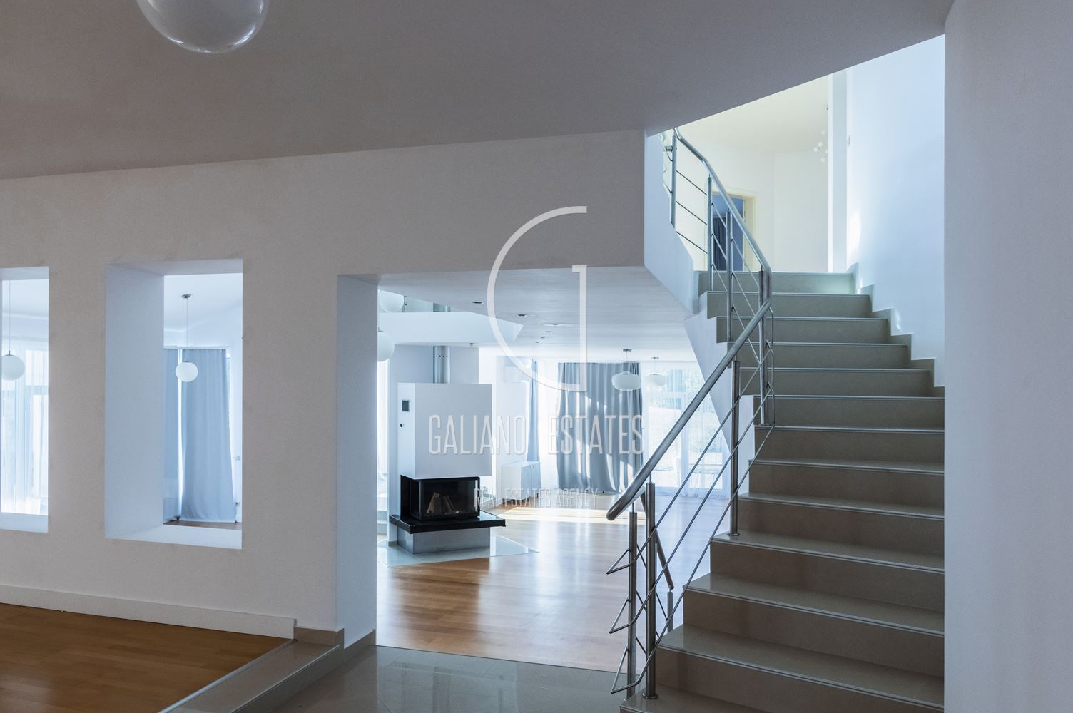 Прекрасна къща с басейн в затворн комплекс - 0