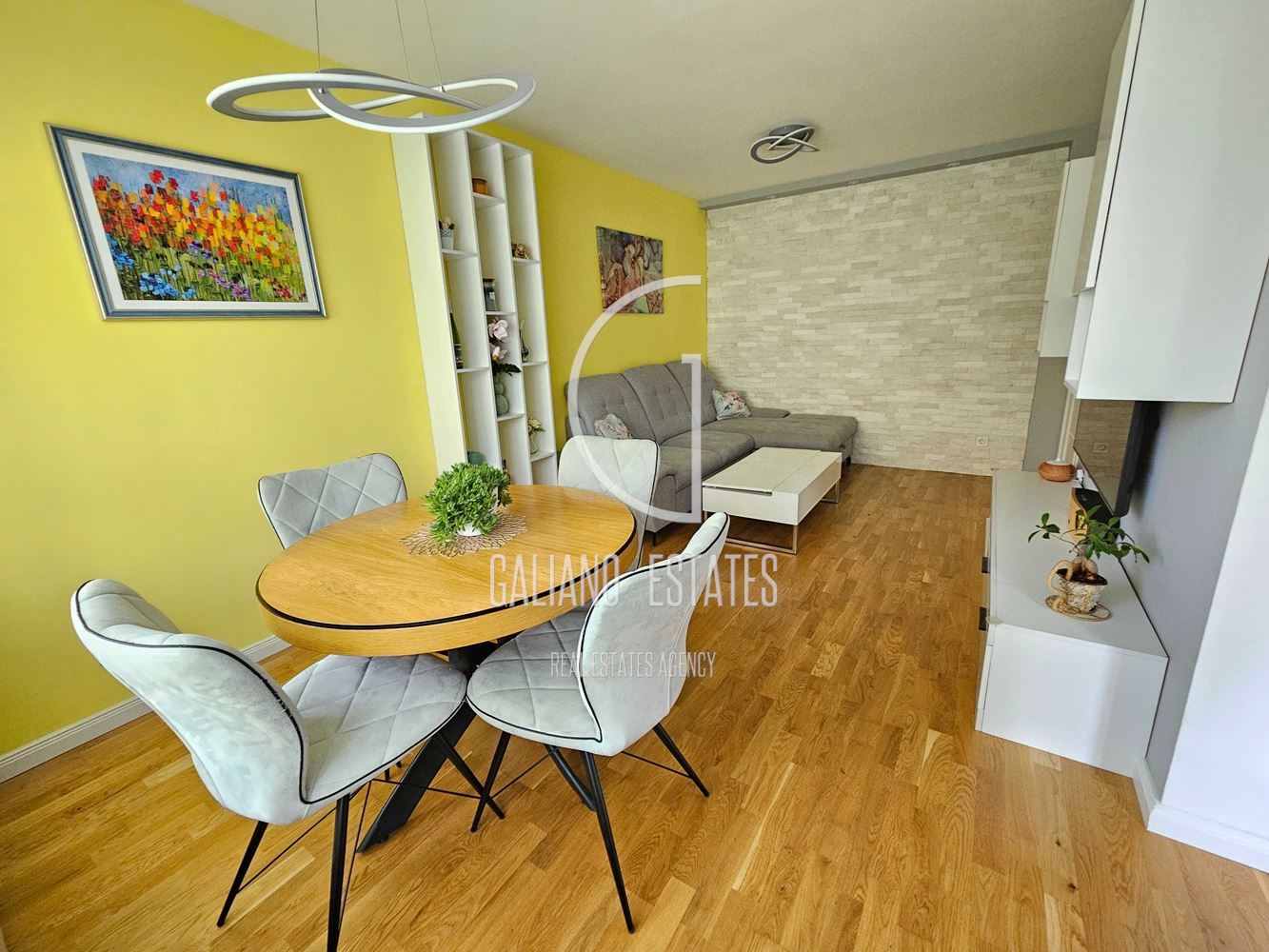 Уникален тристаен апартамент в кв. Изток - 0