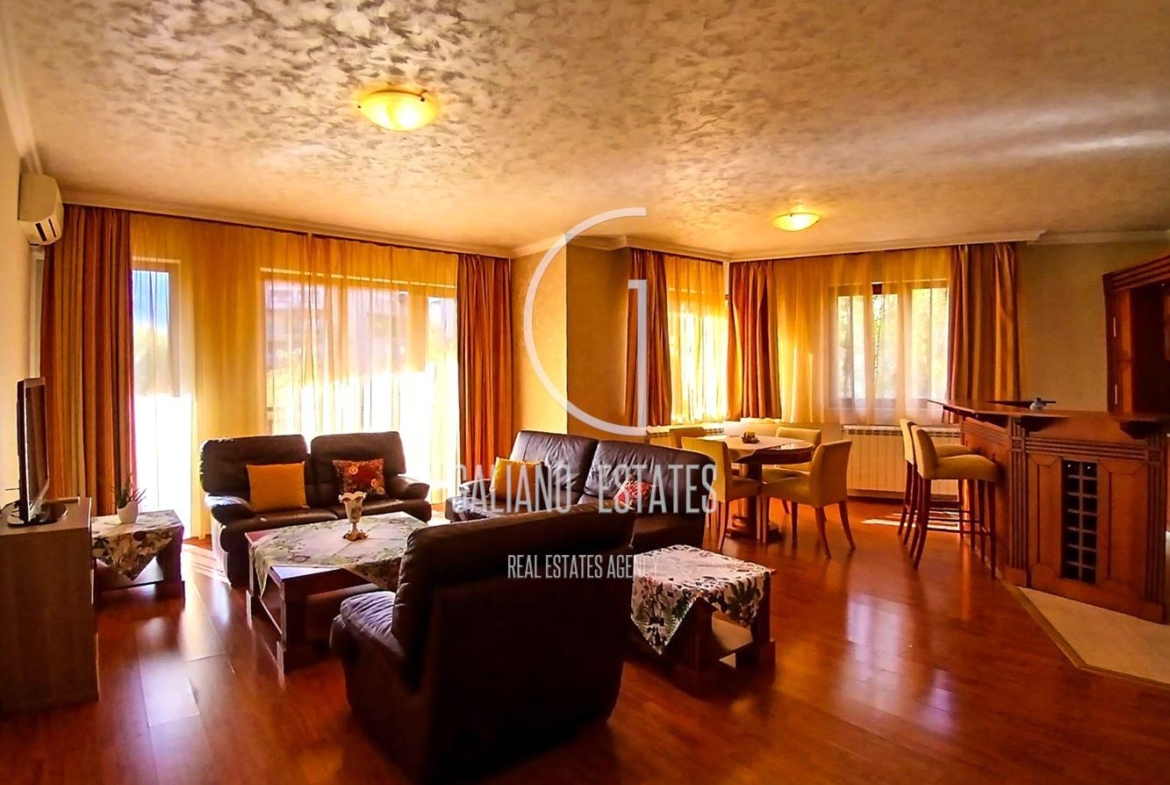 Просторен тристаен апартамент с гараж в кв. Витоша - 0