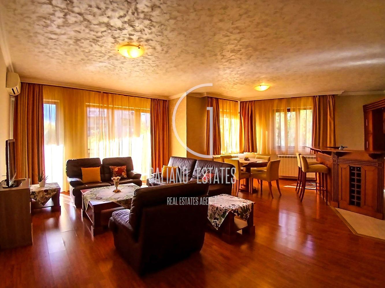 Просторен тристаен апартамент с гараж в кв. Витоша - 0