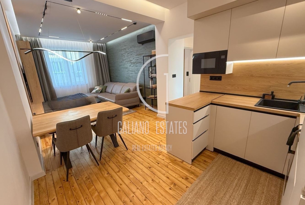 Луксозен четиристаен апартамент в Център - 0