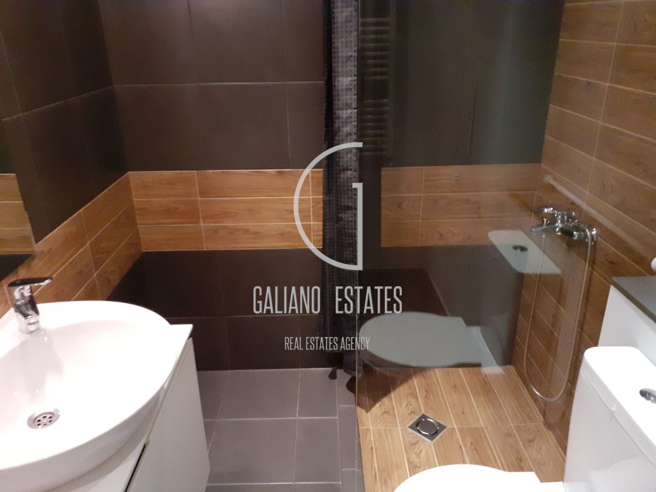 Уютен тристаен апартамент до УНСС - 0