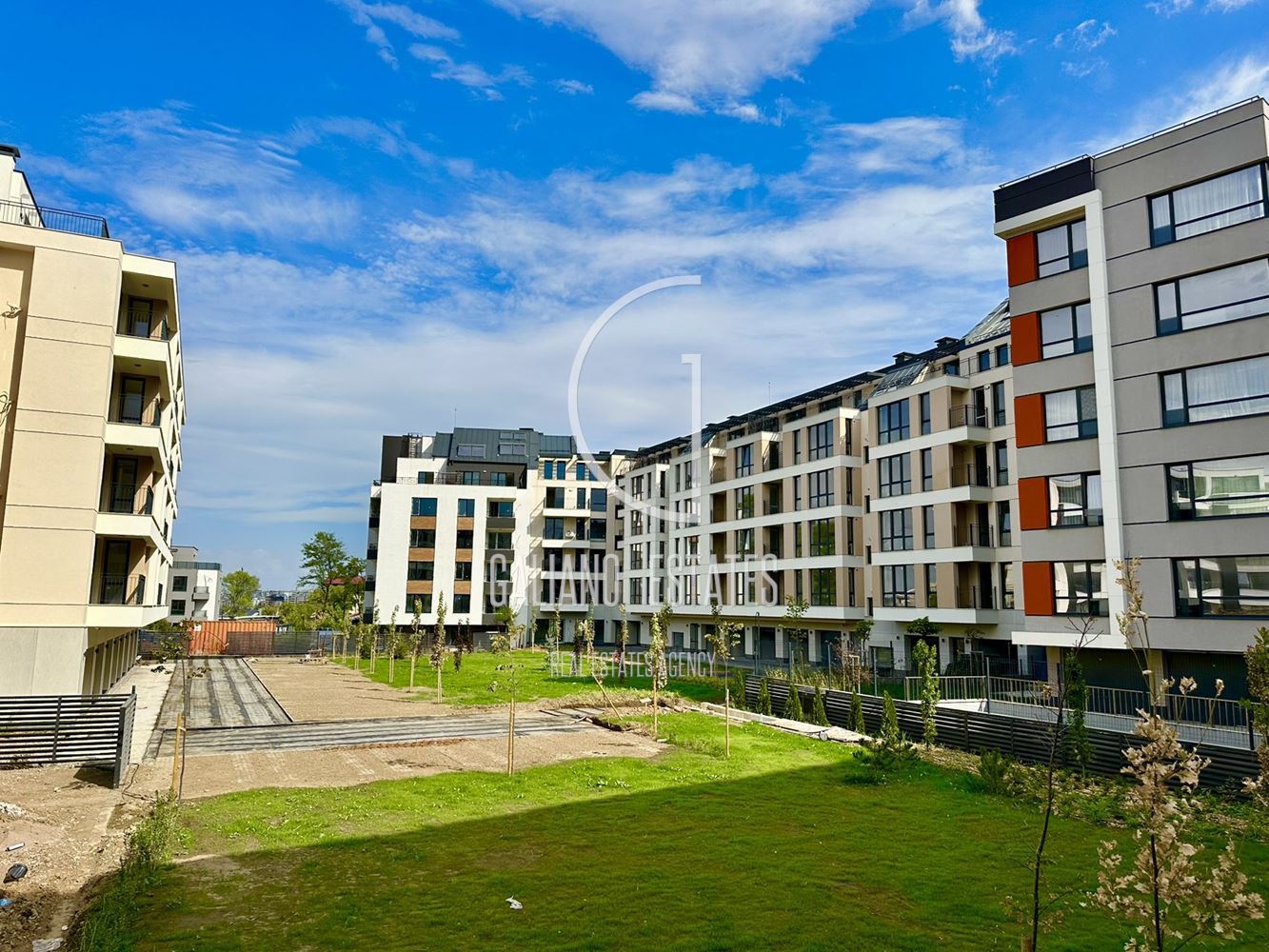 Просторен и слънчев тристаен апартмент в кв. Малинова долина - 0