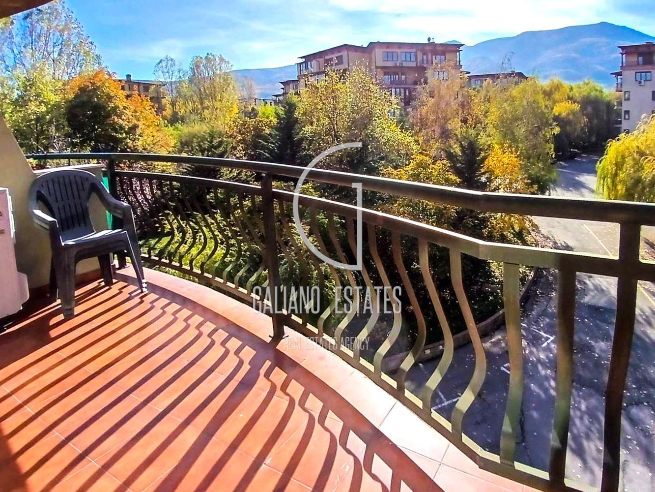 Просторен тристаен апартамент с гараж в кв. Витоша - 0