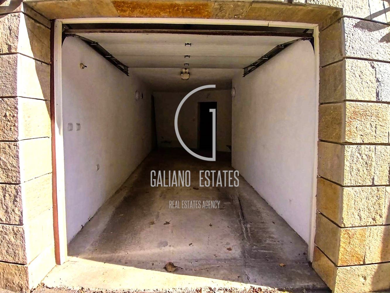 Просторен тристаен апартамент с гараж в кв. Витоша - 0