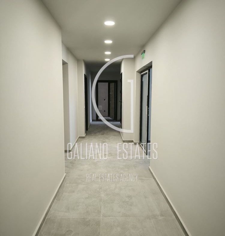 Просторен и слънчев тристаен апартмент в кв. Малинова долина - 0