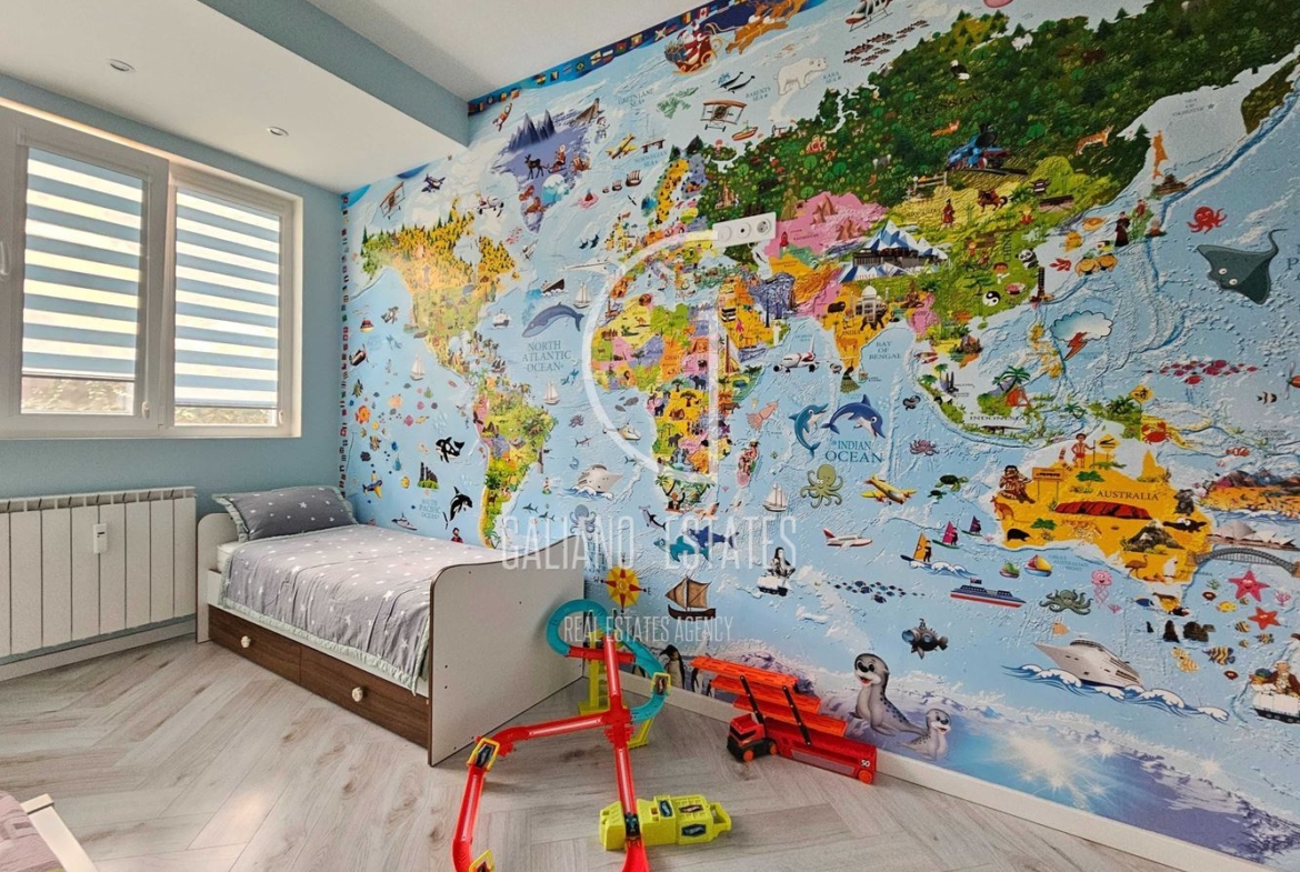 Уникален тристаен апартамент в кв. Изток - 0