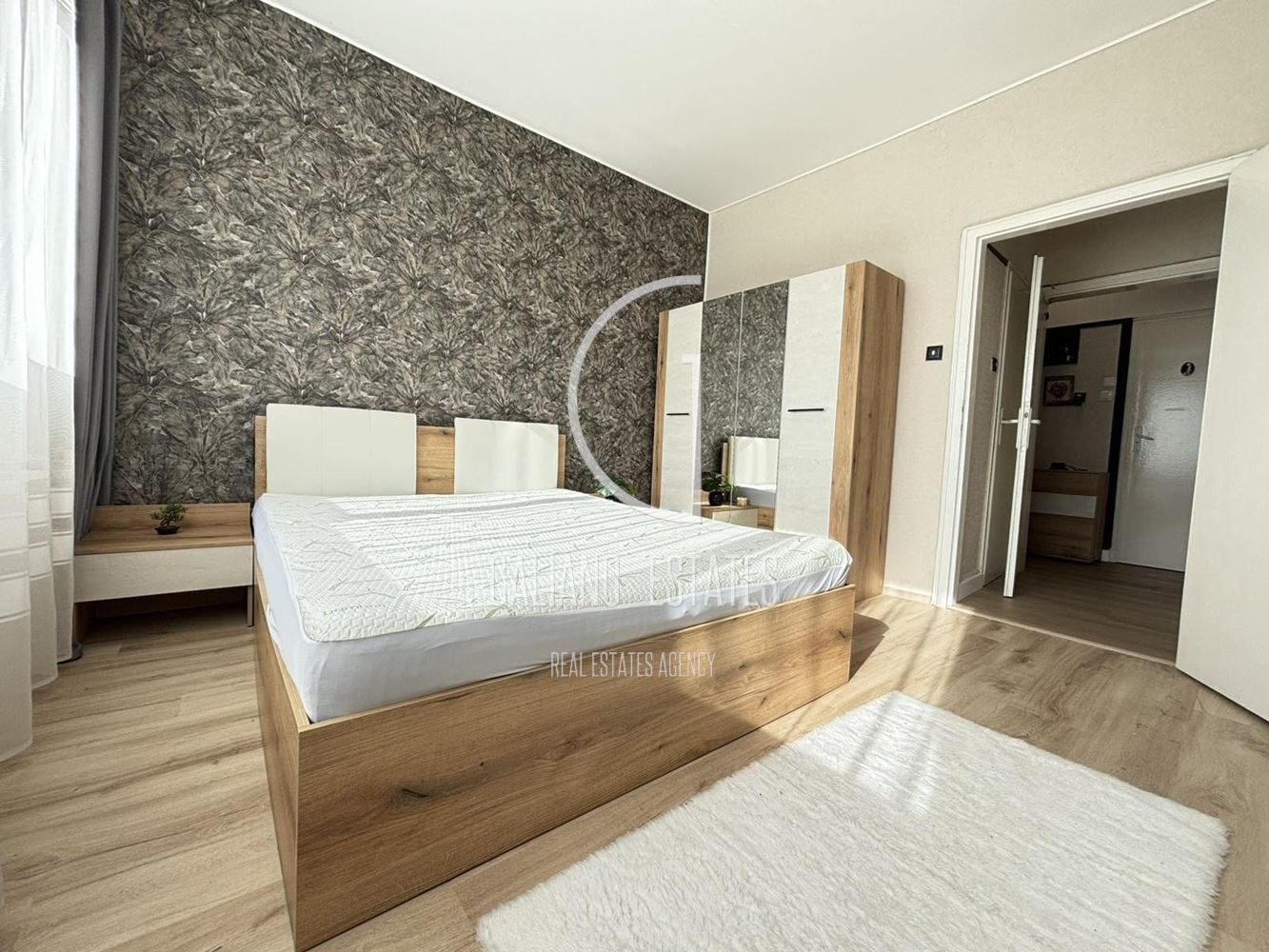 Южен, просторен и топъл 3-стаен апартамент под наем-0 Южен, просторен и топъл 3-стаен апартамент под наем - 0