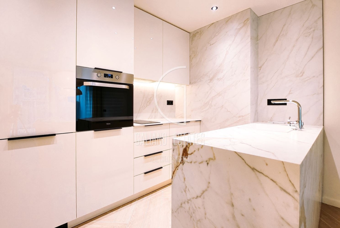 Уютен, модерен апартамент в луксозна сграда - 0