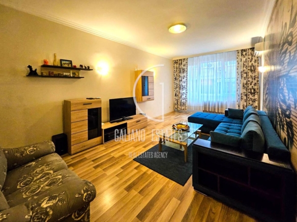 Отличен тристаен апартамент в Топ Център – перфектна локация и комфорт - 0