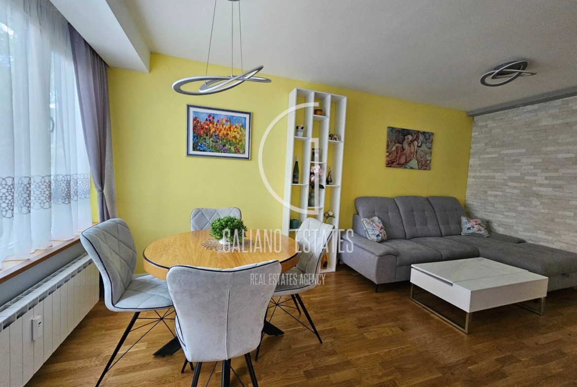 Уникален тристаен апартамент в кв. Изток - 0