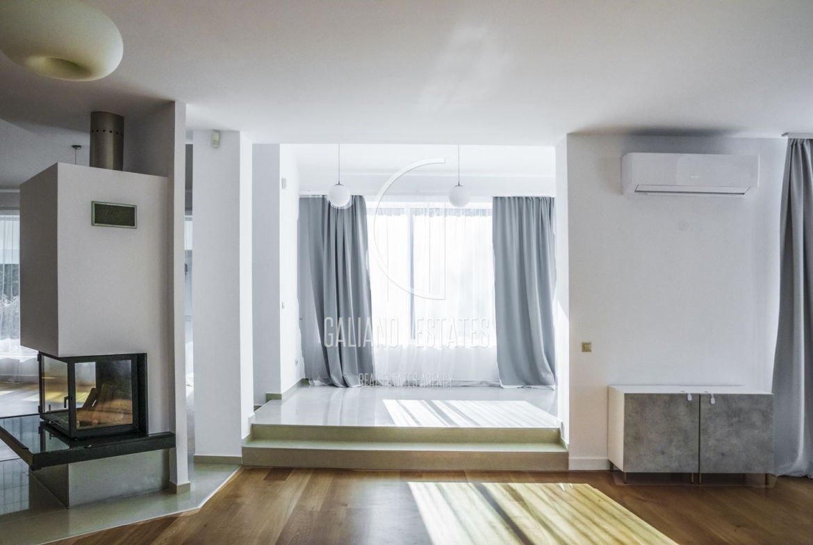 Прекрасна къща с басейн в затворн комплекс - 0