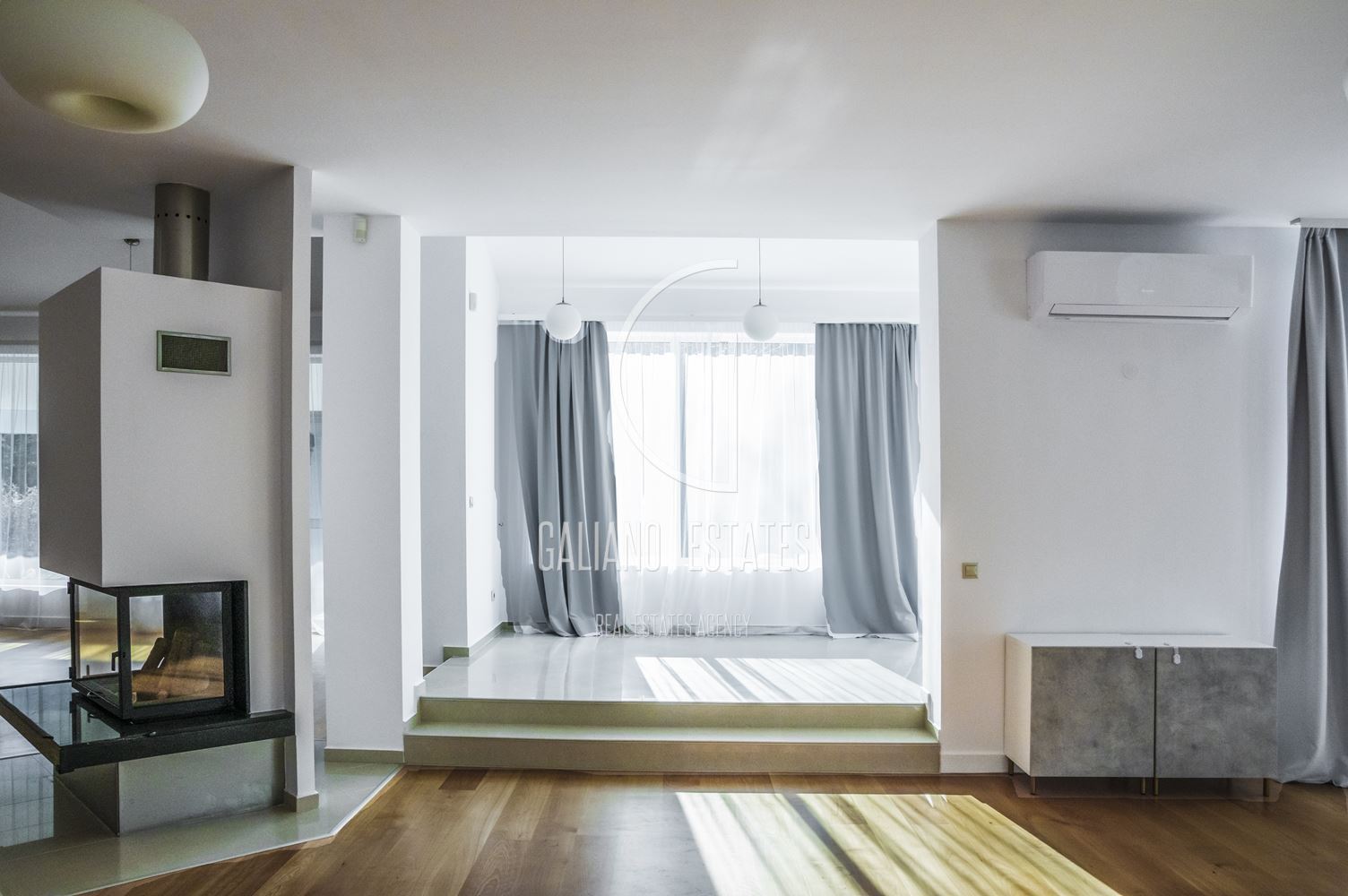 Прекрасна къща с басейн в затворн комплекс - 0