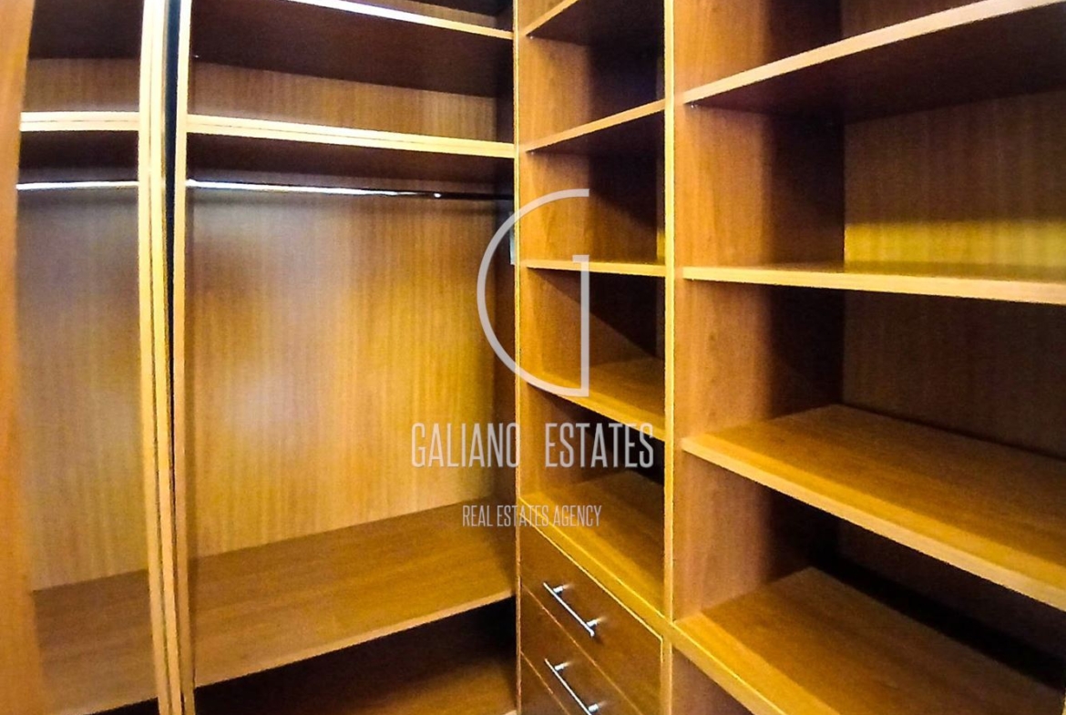 Просторен тристаен апартамент с гараж в кв. Витоша - 0