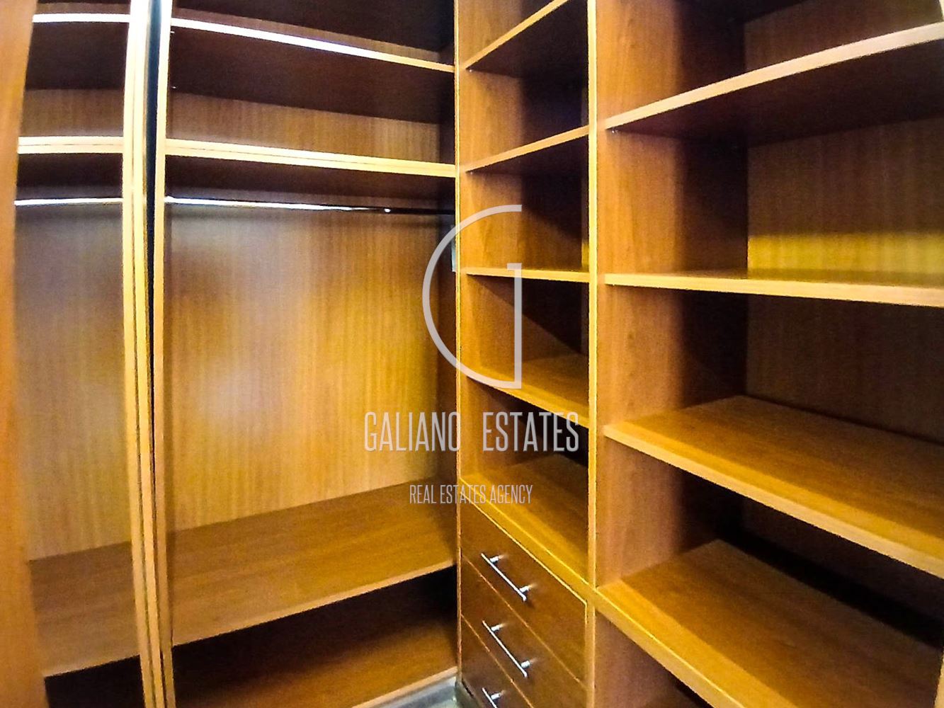 Просторен тристаен апартамент с гараж в кв. Витоша - 0