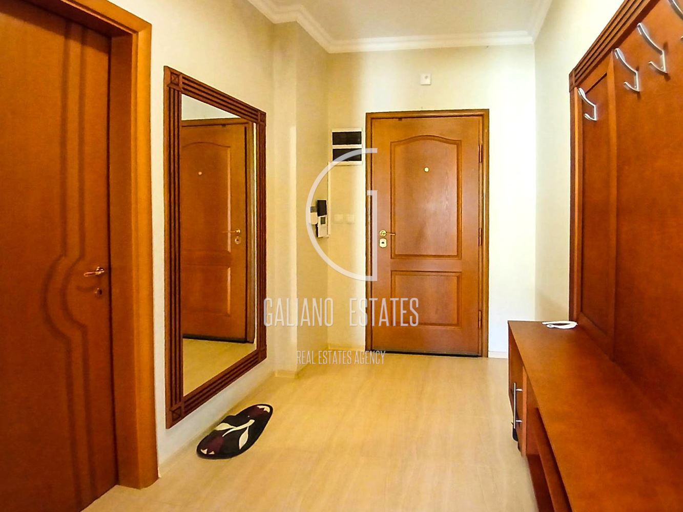 Просторен тристаен апартамент с гараж в кв. Витоша - 0