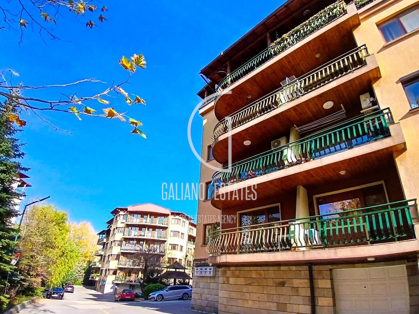 Просторен тристаен апартамент с гараж в кв. Витоша - 0