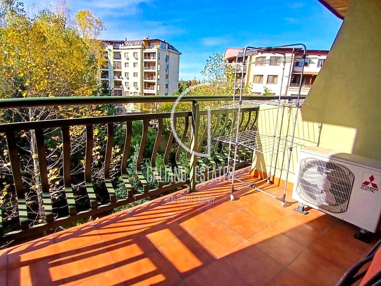 Просторен тристаен апартамент с гараж в кв. Витоша - 0