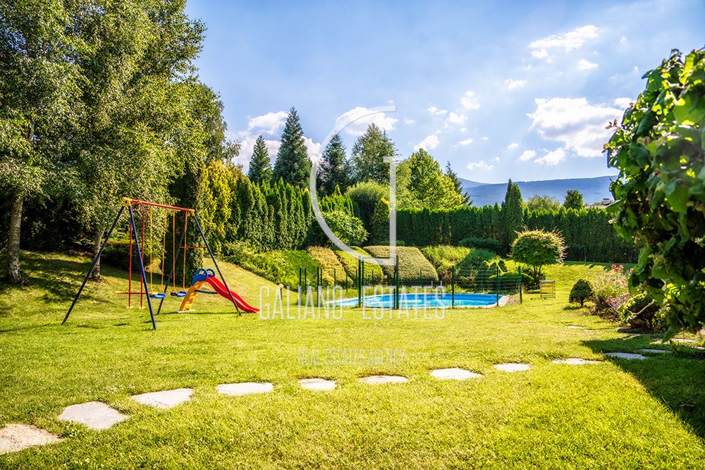 Прекрасна къща с басейн в затворн комплекс - 0