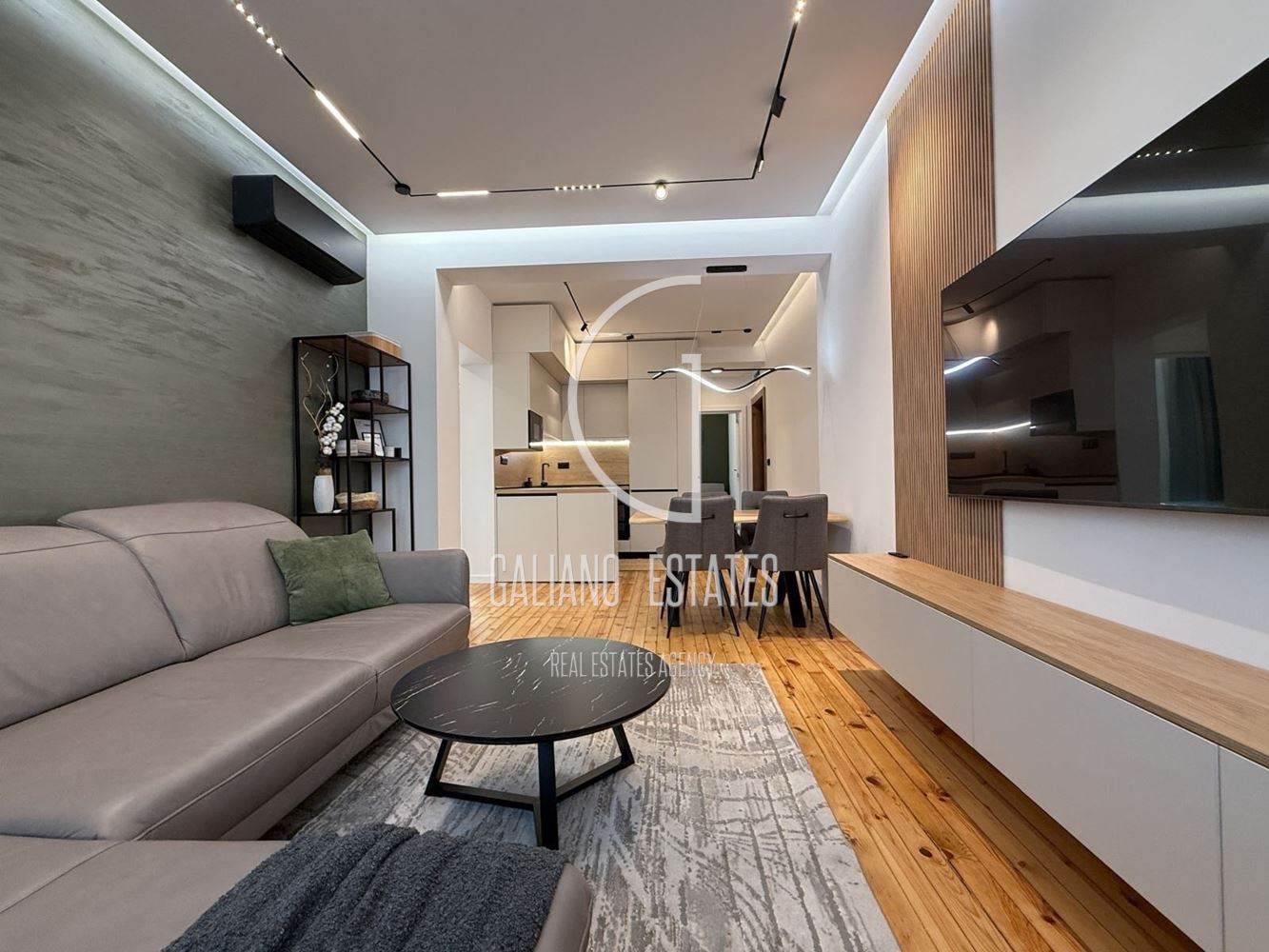 Луксозен четиристаен апартамент в Център - 0