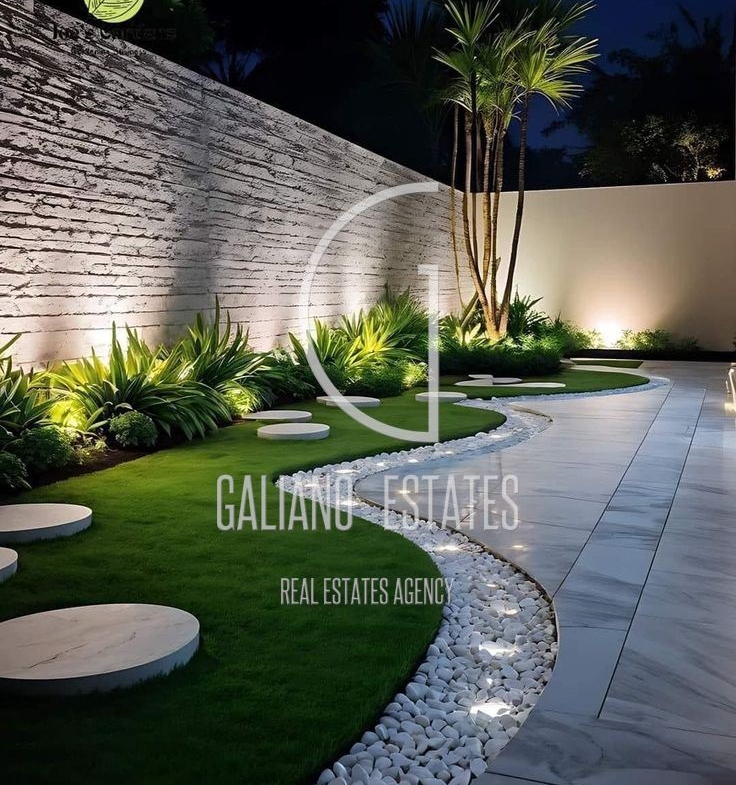 Слънчев двустаен апартамент в затворен комплекс - 0