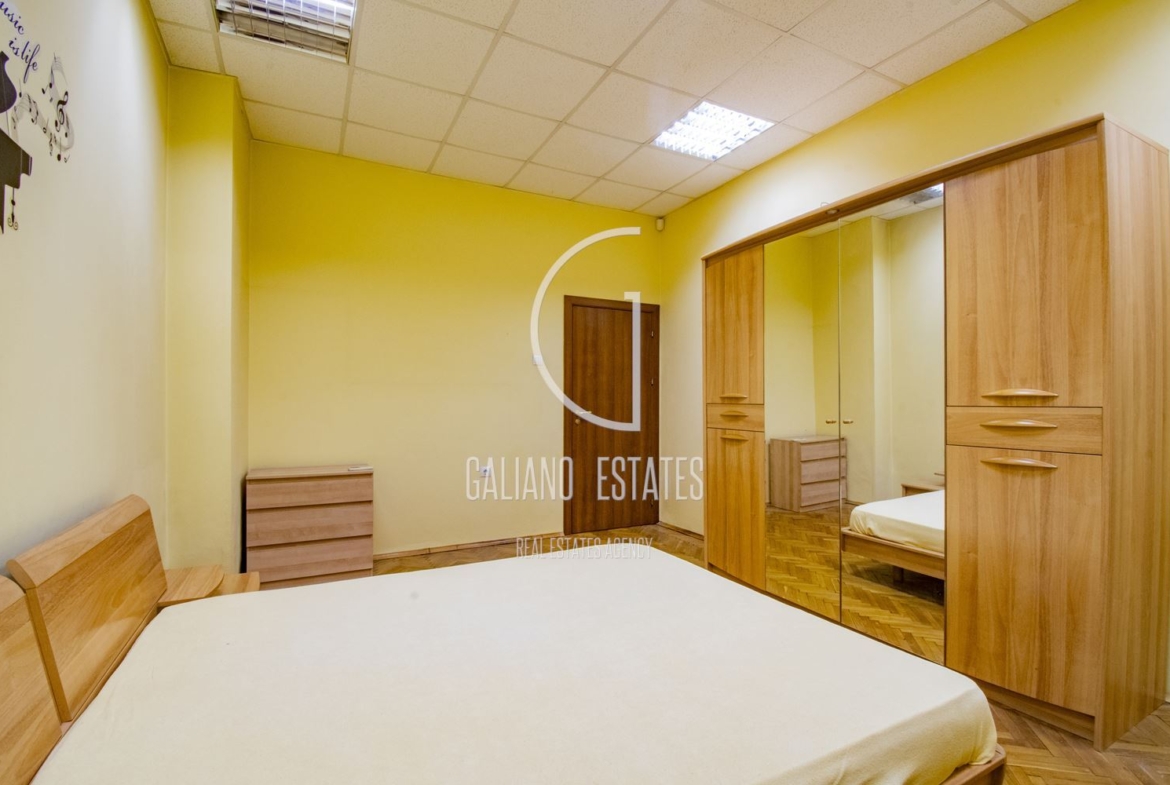 Имот подходящ за офис срещу Народен театър Иван Вазов - 0