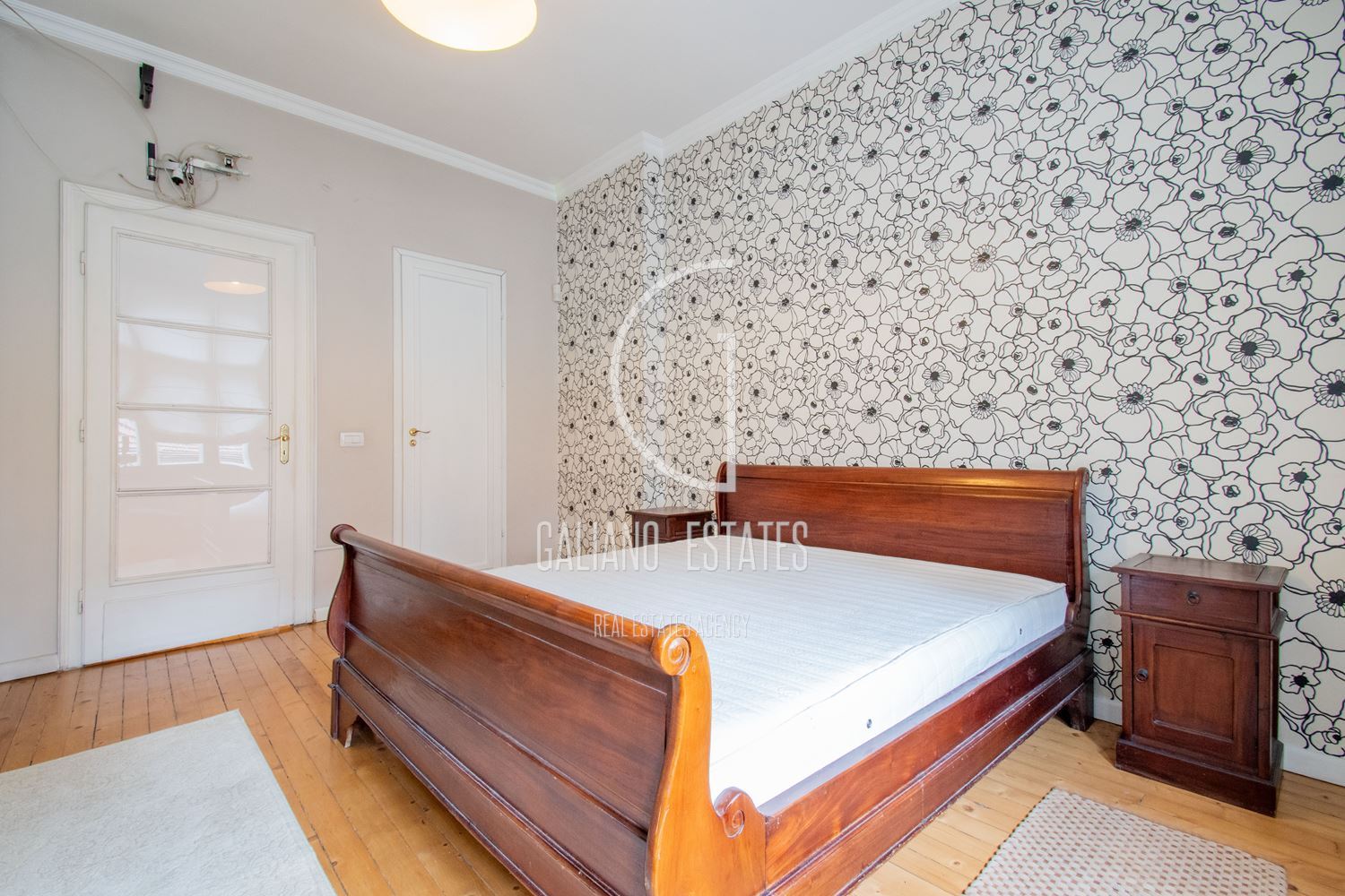 Просторен апартамент на метри от Витошка-0 Просторен апартамент на метри от Витошка - 0