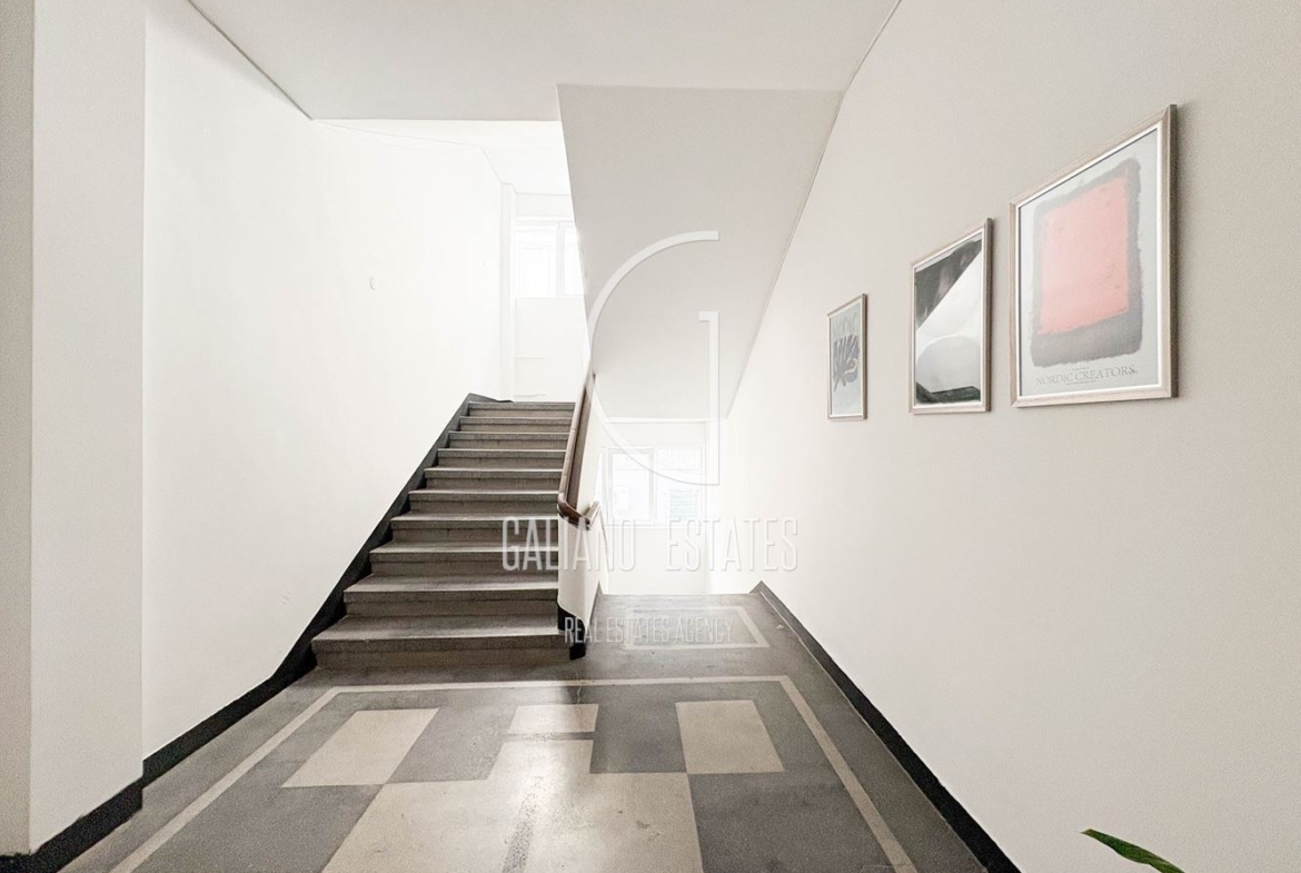 Стилен апартамент на ул. Оборище - 0