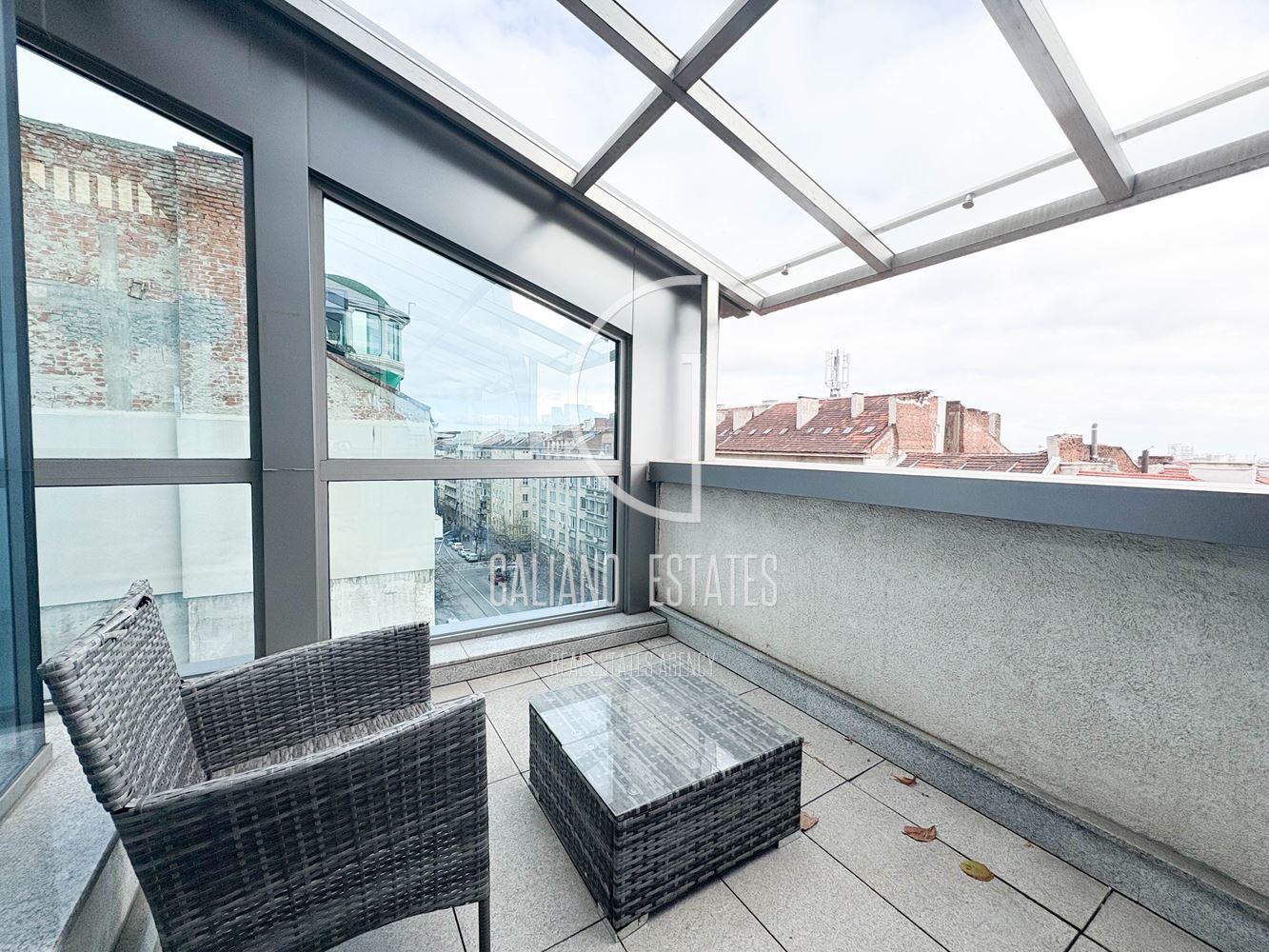 Панорамен офис в представителна сграда-0 Панорамен офис в представителна сграда - 0