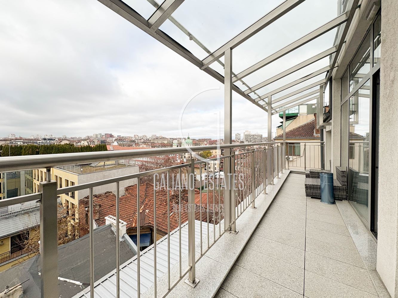 Панорамен офис в представителна сграда-0 Панорамен офис в представителна сграда - 0