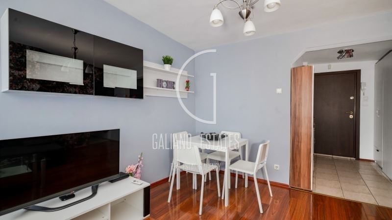 Продава 2-СТАЕН, гр. София, Център площад Гарибалди - 0