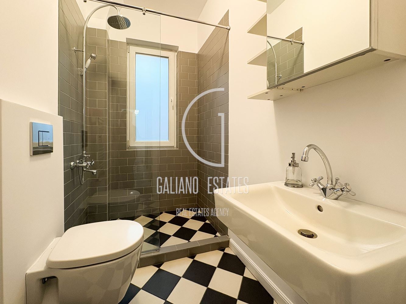 Стилен апартамент на ул. Оборище - 0