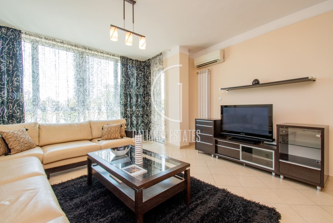 Функционален апартамент до Джеймс Баучер метростанция - 0