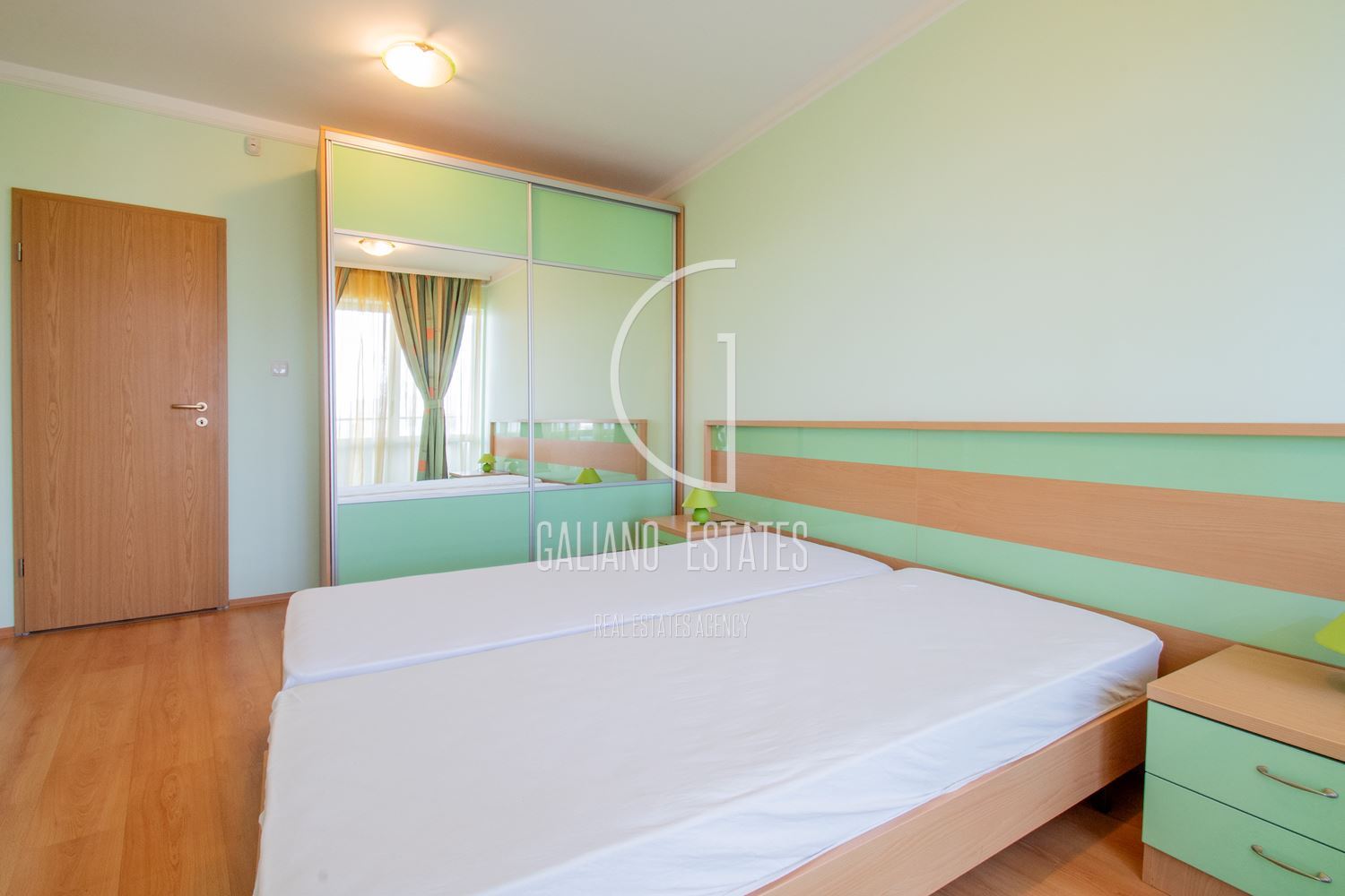 Функционален апартамент до Джеймс Баучер метростанция - 0