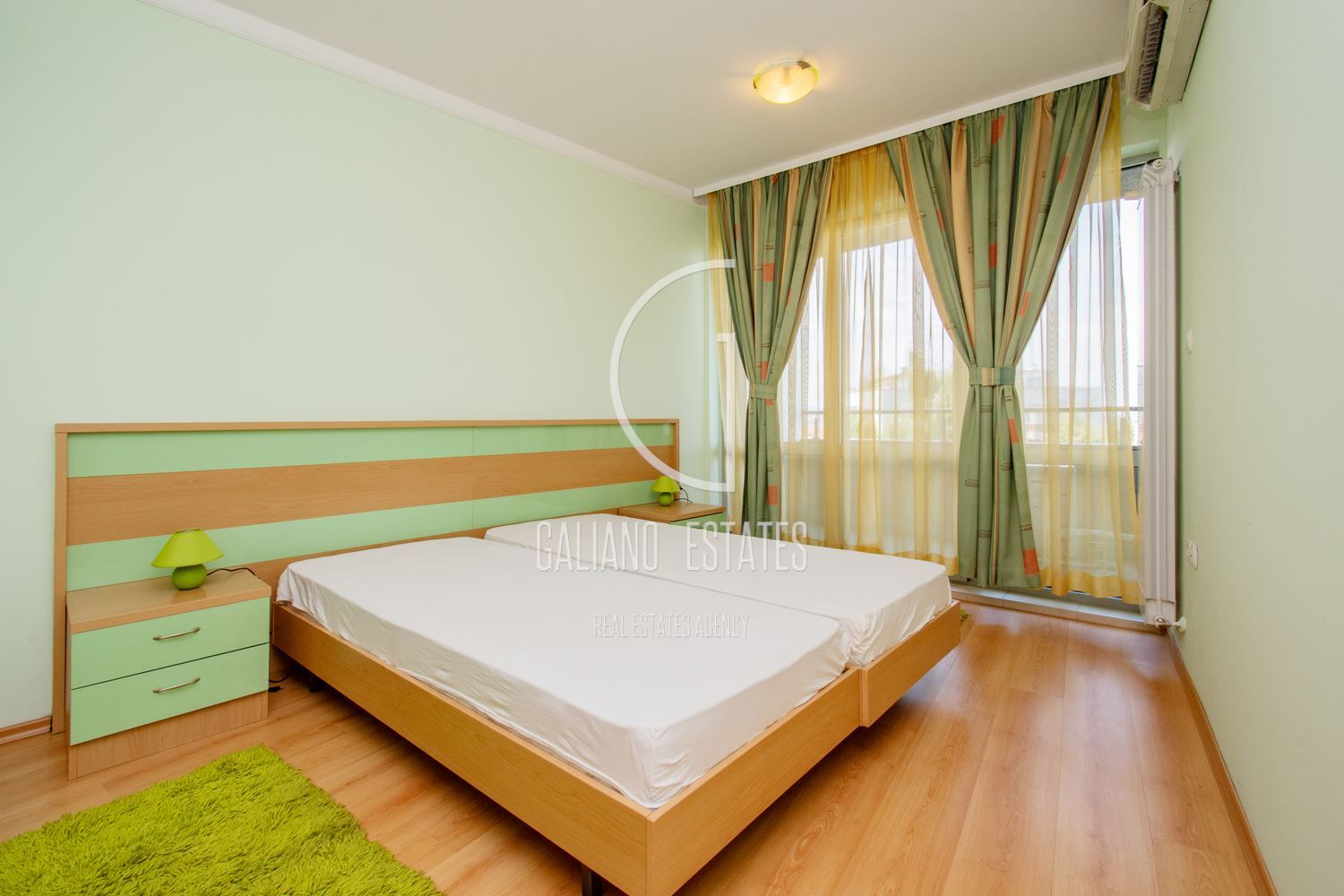 Функционален апартамент до Джеймс Баучер метростанция - 0