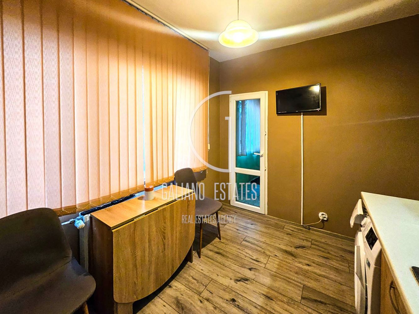 Уютен двустаен апартамент до 42 ОУ в жк. Хаджи Димитър - 0